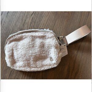 Lululemon Everywhere Sherpa Fleece Belt Bag Natural Ivory NWT